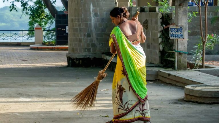 Sweeper Posts: స్వీపర్‌ పోస్టులకు 1.7 లక్షల దరఖాస్తులు.. లిస్ట్ లో గ్రాడ్యుయేట్స్..