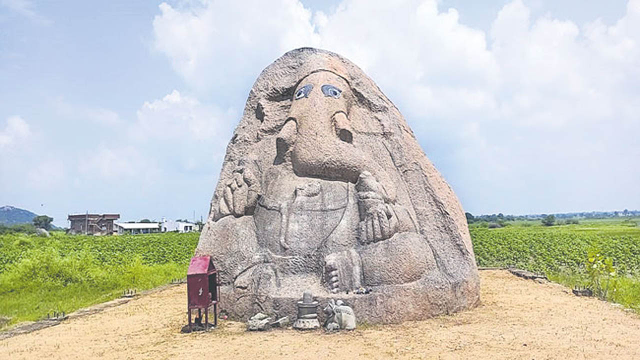 Vinakayaka Statues: తెలంగాణలో దేశంలోనే అతిపెద్ద వినాయకుడి విగ్రహం.. ఏ జిల్లాలో ఉందంటే?