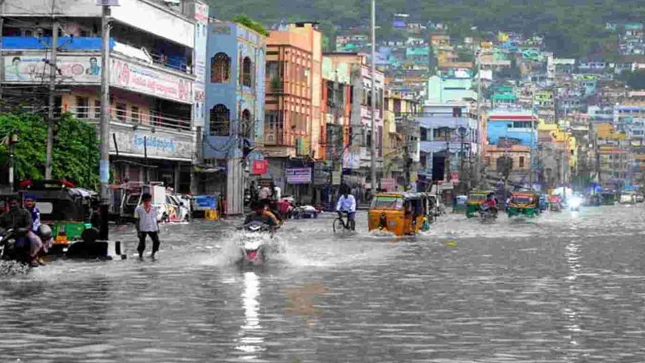 Vijayawada Floods: విజయవాడలో మళ్లీ మొదలైన వర్షం