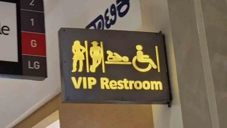 VIP Toilets : మాల్‌లో ‘విఐపి టాయిలెట్’… ఇందులో పోసుకోవాలంటే.. విచిత్ర నిబంధన..!