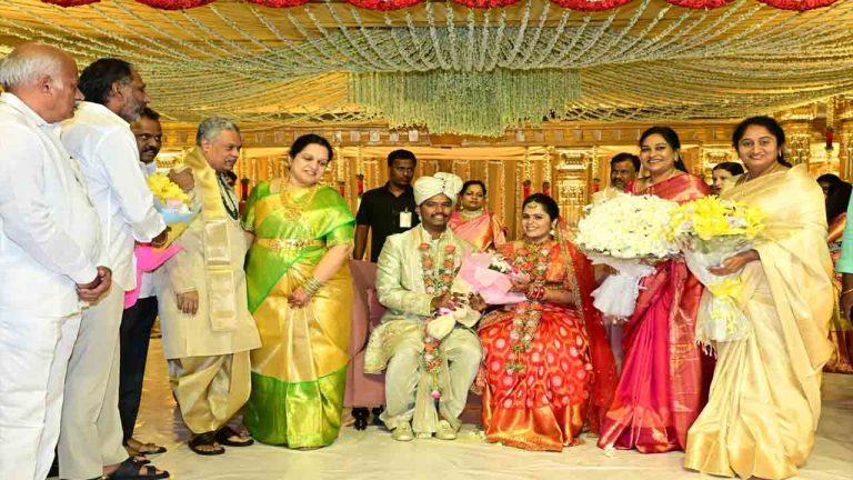 DGP Daughter Marriage: డీజీపీ కుమార్తె వివాహం.. వధూవరులను ఆశీర్వదించిన మంత్రులు