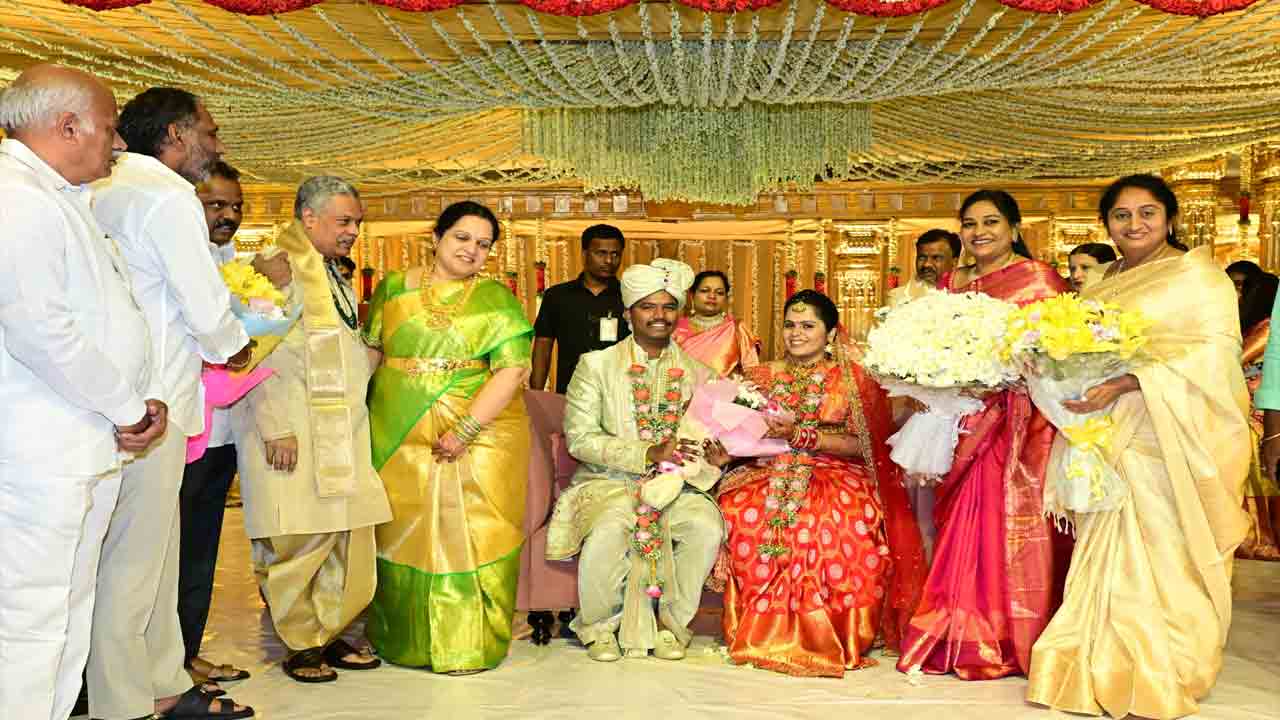 DGP Daughter Marriage: డీజీపీ కుమార్తె వివాహం.. వధూవరులను ఆశీర్వదించిన మంత్రులు