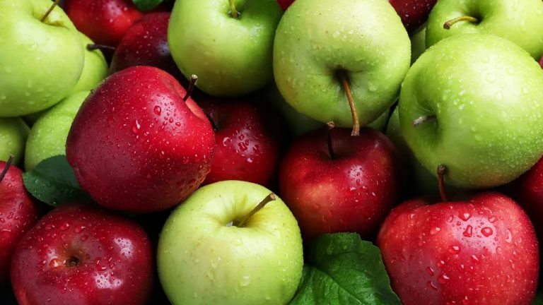 Apples: గ్రీన్ యాపిల్, రెడ్ యాపిల్ ఈ రెండింట్లో ఆరోగ్యానికి ఏది మంచిదో తెలుసా..?