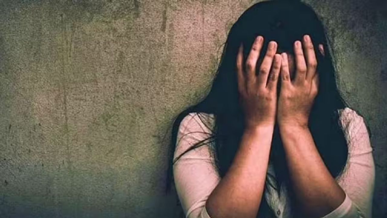 Atrocious On Minor: మైనర్ బాలికపై అత్యాచారం.. ఆపై హత్యాయత్నం