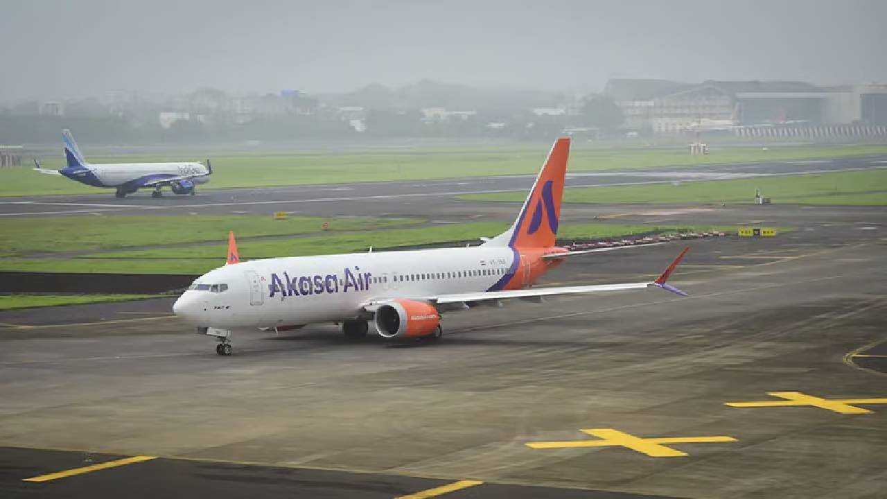 Bomb threats: మరో రెండు విమానాలకు బాంబు బెదిరింపులు.. రెండు రోజుల్లో 12 విమానాలకు హెచ్చరికలు..