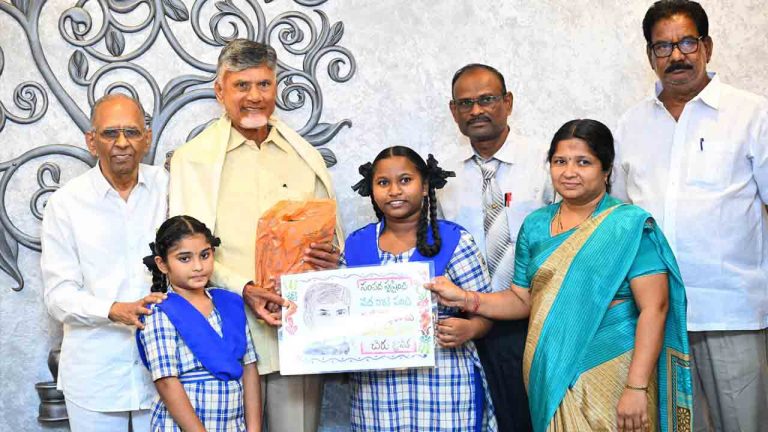 CM Chandrababu: అభిమాన నేతకు పేద విద్యార్ధిని తీపి జ్ఞాపిక.. ఆనందంతో పొంగిపోయిన సీఎం