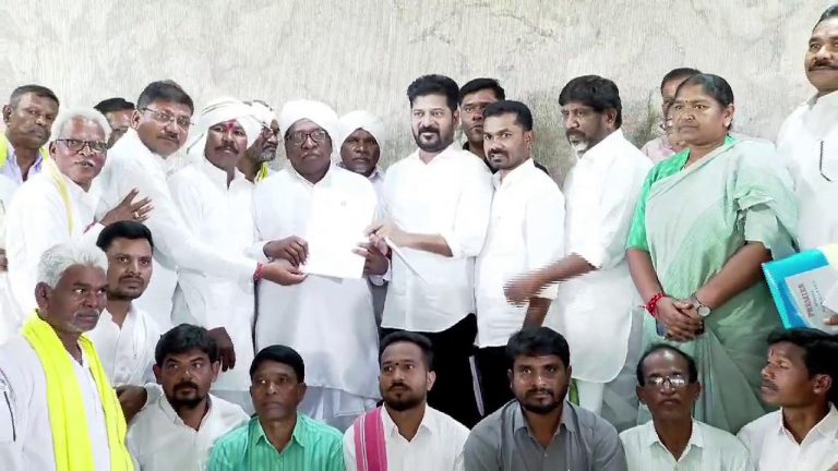 CM Revanth Reddy: ఆదివాసీ సంఘాలతో సీఎం రేవంత్ రెడ్డి భేటీ..  సమస్యలు చెప్పుకున్న ప్రతినిధులు