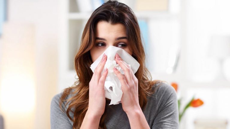 Health: జలుబు, దగ్గు, గొంతునొప్పితో ఇబ్బంది పడుతున్నారా.. ఈ ఒక్క దానితో సెట్..!