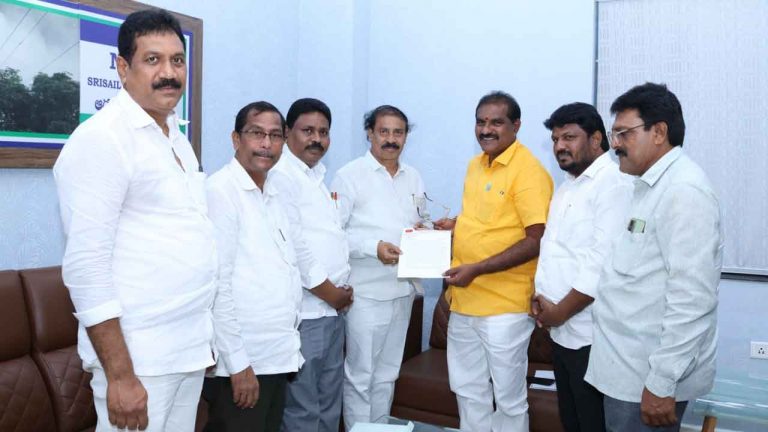 CPI Ramakrishna: ఏపీ జలవనరుల శాఖ మంత్రికి సీపీఐ రాష్ట్ర కార్యదర్శి వినతి..