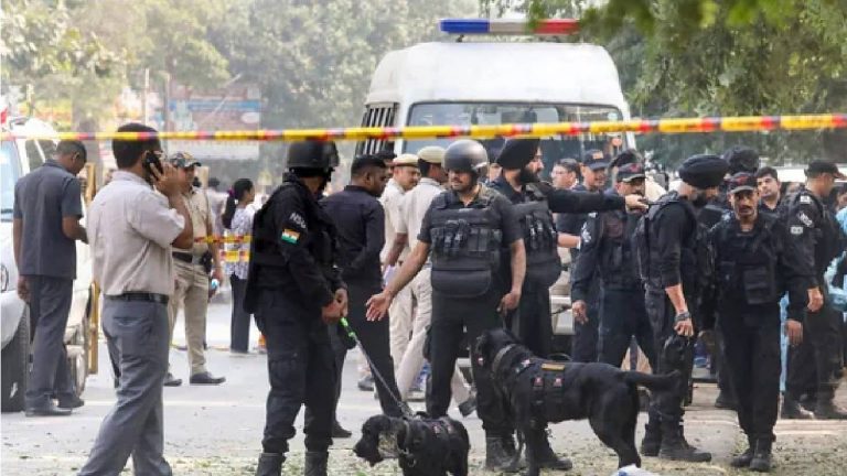 Delhi school blast: ఢిల్లీ పేలుడులో కీలక విషయాలు.. 2 కి.మీ వరకు శబ్ధం, షాక్ వేవ్స్..