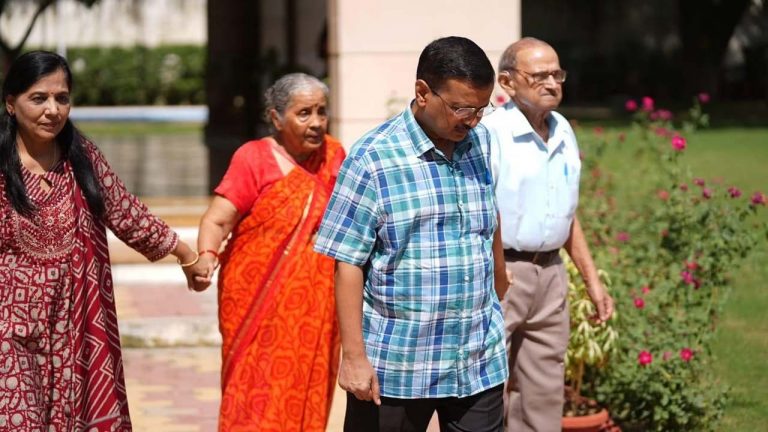 Kejriwal: అధికారిక నివాసాన్ని ఖాళీ చేసిన కేజ్రీవాల్.. ఆప్ నేత ఇంట్లోకి మకాం