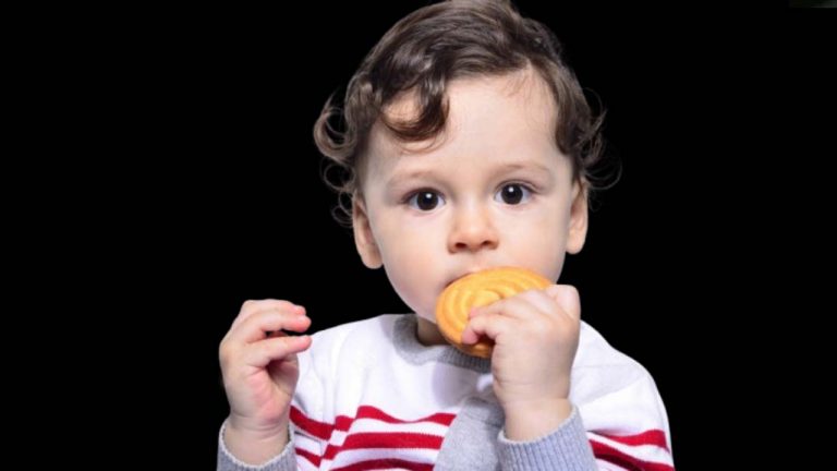 Eating Biscuits: బిస్కెట్స్ ఎక్కువగా తింటున్నారా? హెచ్చరిక!