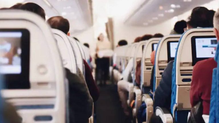 Fake Bomb Threats: నకిలీ బాంబు బెదిరింపులు.. సోషల్ మీడియా ప్లాట్‌ఫారమ్స్‌కి కేంద్రం వార్నింగ్..