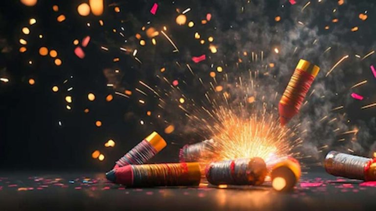 Delhi: ఢిల్లీ సర్కార్ కీలక నిర్ణయం.. జనవరి వరకు టపాసుల కాల్చివేత నిషేధం