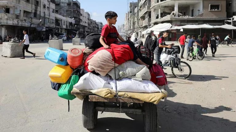 Israeli Air Strikes: గాజాపై మరోసారి ఇజ్రాయెల్ దాడులు.. ముగ్గురు మృతి, 40 మందికి గాయాలు..