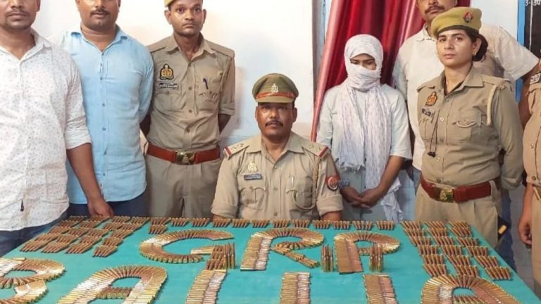 Rifle Bullets In Train: వందలాది రైఫిల్ బుల్లెట్లతో రైలులో ప్రయాణించిన అమ్మాయి