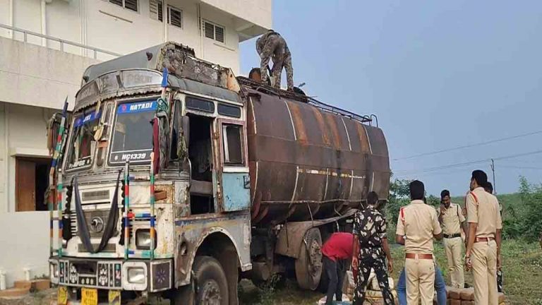 Ganja: పుష్ప సినిమా తరహాలో గంజాయి అక్రమ రవాణా.. 250 కేజీలు స్వాధీనం