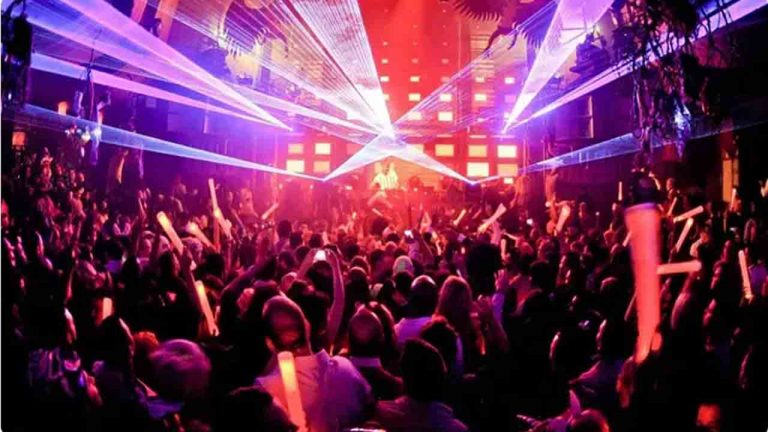 Hyderabad: మాదాపూర్ జోన్⁭లో బార్లు, పబ్బులు, రెస్టారెంట్లపై పోలీసులు ఆకస్మిక తనిఖీలు..