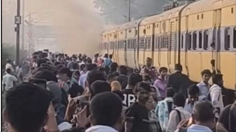 Train Accident: ప్యాసింజర్ రైలులో పేలుడు.. కోచ్‌లో దట్టమైన పొగలు..