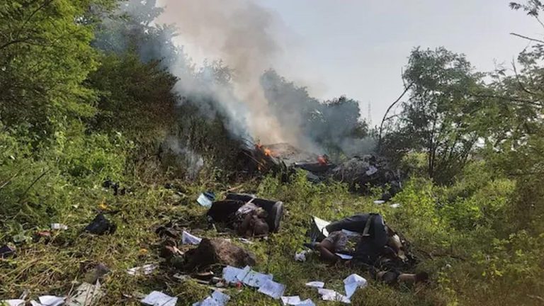 Helicopter Crash: పుణెలో కుప్పకూలిన హెలికాప్టర్.. ముగ్గురు మృతి