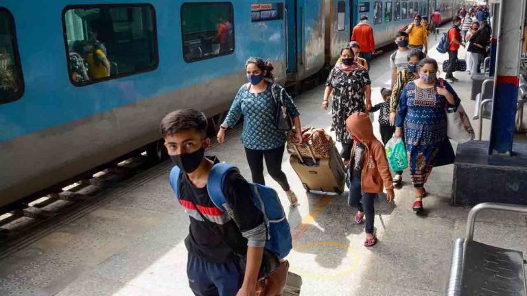 Railway: రైలులో ప్రయాణించే రోగులకు రైల్వే ప్రత్యేక రాయితీ.. ఏ రోగులకు ఎంత రాయితీ తెలుసా..?