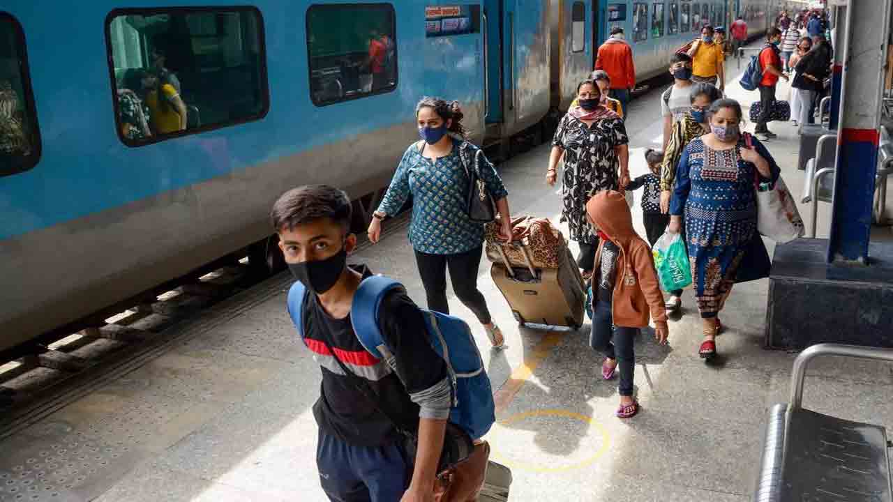 Railway: రైలులో ప్రయాణించే రోగులకు రైల్వే ప్రత్యేక రాయితీ.. ఏ రోగులకు ఎంత రాయితీ తెలుసా..?