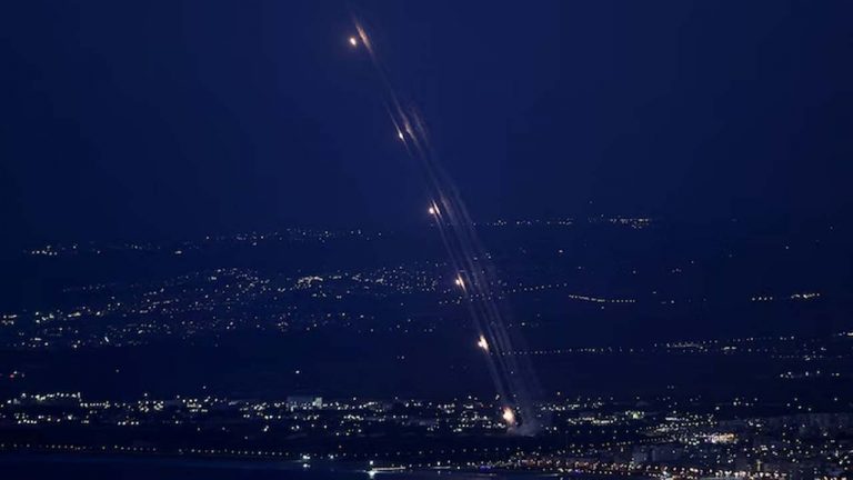 Israel-Iran War: పశ్చిమాసియాలో టెన్షన్ వాతావరణం.. ఇజ్రాయెల్‌పై ఇరాన్ క్షిపణి దాడులు