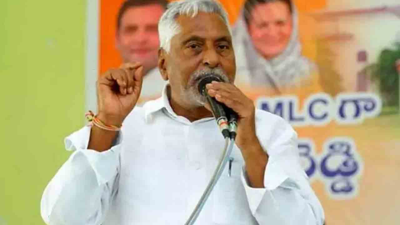 Jeevan Reddy : ఇచ్చిన హామీలు అమలు చేస్తూ ప్రభుత్వం ముందుకు సాగుతోంది