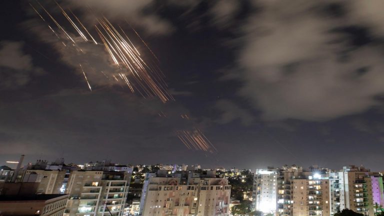 Israel-Iran War: ఇజ్రాయెల్‌కు రక్షకుడిగా మారిన ముస్లిం దేశం.. మండిపడుతున్న ప్రజలు