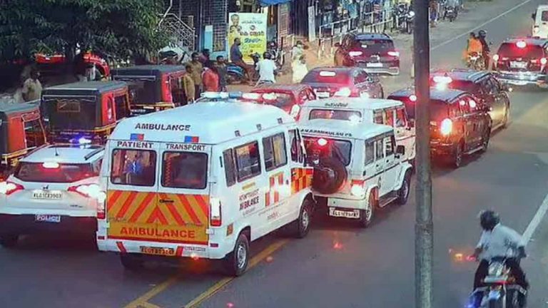 Kerala CM Convoy Accident: రోడ్డుపై స్కూటీతో మహిళ విన్యాసం?.. సీఎం కాన్వాయ్‌​కి ప్రమాదం(వీడియో)