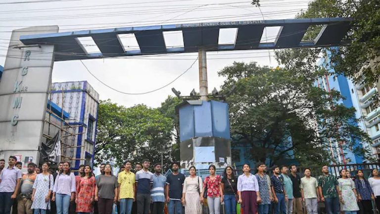 Kolkata Doctor Case: కోల్‌కతా డాక్టర్ హత్యాచారం కేసులో కీలక పరిణామం.. టీఎంసీ యువనేతతో లింక్స్..