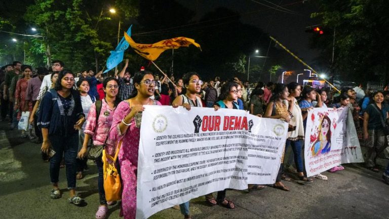 Kolkata Doctor Case: ఆమరణ నిరాహార దీక్ష ప్రారంభించిన జూనియర్ డాక్టర్లు