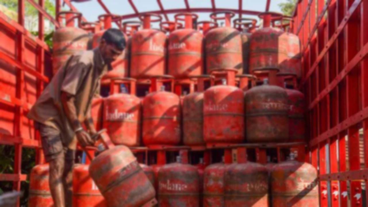 LPG cylinder: వాణిజ్య గ్యాస్ సిలిండర్ ధర పెంపు.. ఎంత పెరిగిందంటే..!