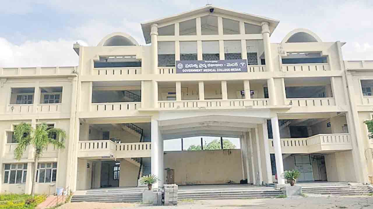 Damodara Rajanarsimha: ప్రజలకు వైద్యం, విద్య, సంక్షేమం అందించాలన్నదే ప్రభుత్వ లక్ష్యం..