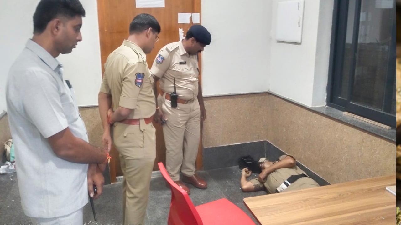 Mahabubabad District : సర్వీస్ గన్‌తో కాల్చుకుని కానిస్టేబుల్ ఆత్మహత్య..