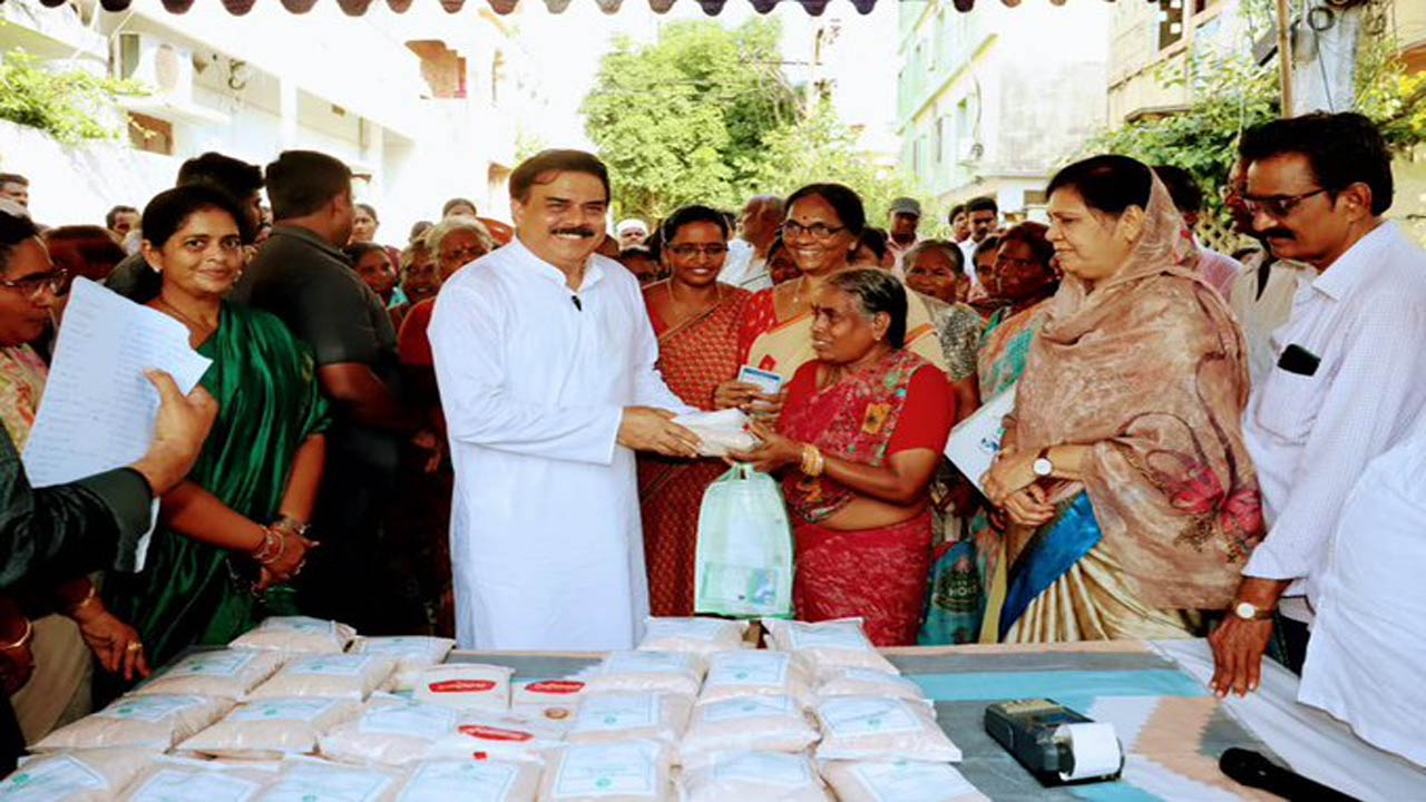 Nadendla Manohar: రేషన్ లబ్ధిదారులకు గుడ్‌న్యూస్.. తక్కువ ధరకే నిత్యవసర సరకులు