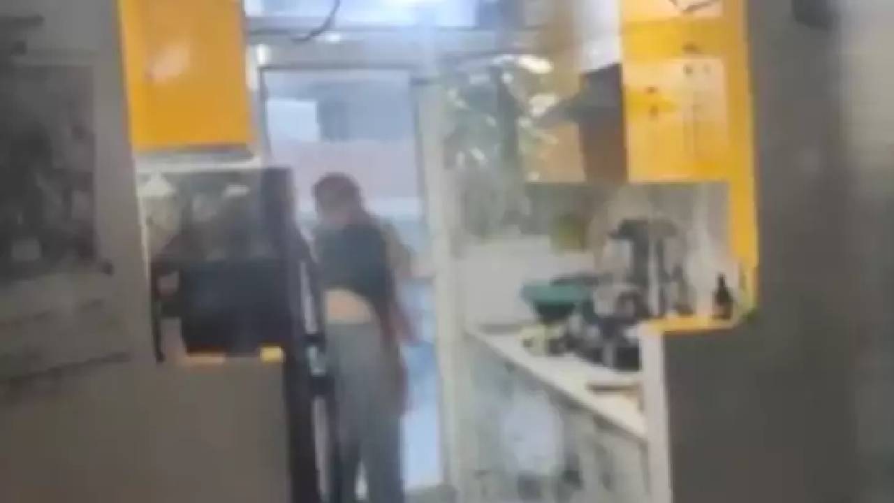 Viral : మూత్రం పోసి చపాతీలు పిసికిన పనిమనిషి.. సీసీ కెమెరాలో చూసి కంగుతిన్న యజమాని