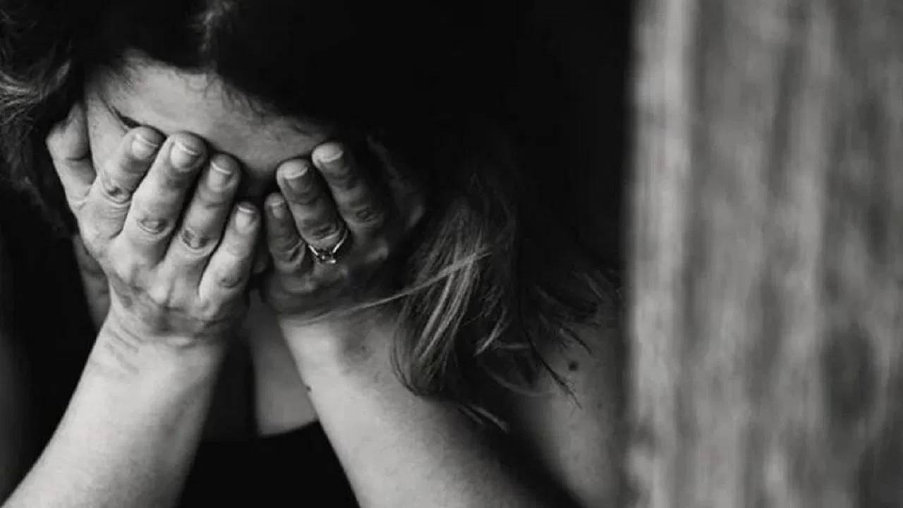 Madhya Pradesh :  భర్తను చెట్టుకు కట్టేసి అతడి కళ్ల ముందే భార్యపై సామూహిక అత్యాచారం.. ఇద్దరు అరెస్ట్