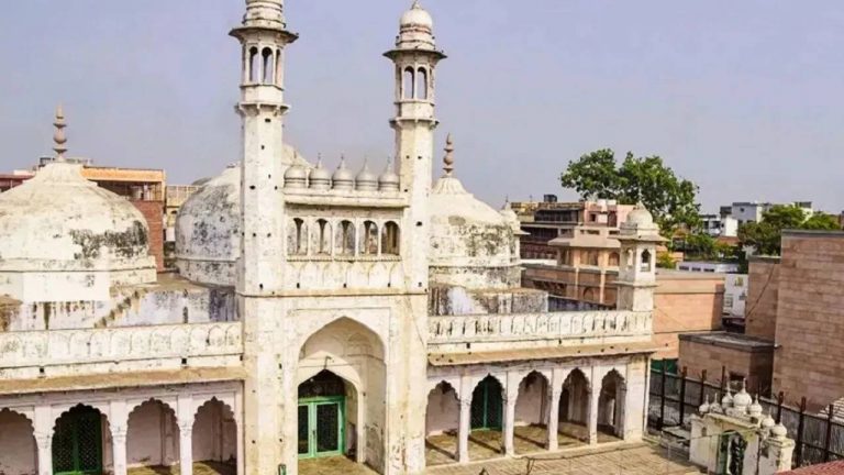 Gyanvapi Case : వారణాసి కోర్టులో హిందూ పక్షం పిటిషన్ తిరస్కరణ.. కారణం ఇదే