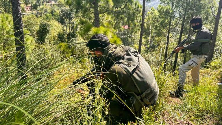 Jammu Kashmir :  జమ్మూ కాశ్మీర్‌లోకి చొరబడే ప్రయత్నం.. లాంచింగ్ ప్యాడ్‌లో 200 మంది ఉగ్రవాదులు