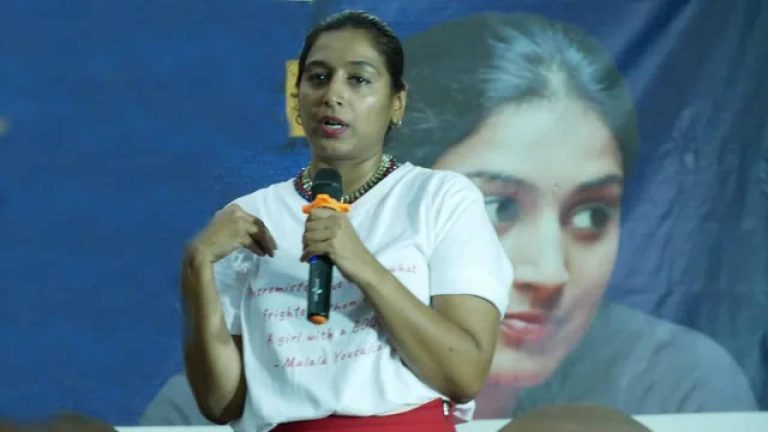 Padmapriya : అందరి ముందే సినిమా సెట్‌లో ఆ డైరెక్టర్ కొట్టాడు : హీరోయిన్ పద్మప్రియ
