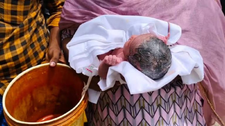 Newborn girl: బస్టాండ్ పబ్లిక్ టాయిలెట్‌లో నవజాత శిశువు..