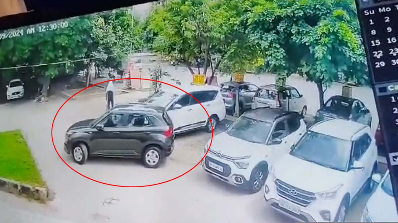 Noida: గర్ల్‌ఫ్రెండ్‌‌ను ప్రియుడు కారులో తిప్పాలనుకున్నాడు.. స్నేహితులు ఏం చేశారంటే..!