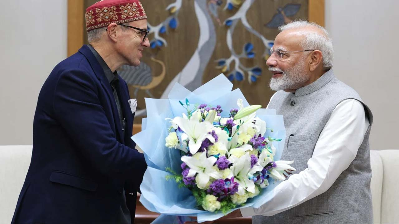 Delhi: ప్రధాని మోడీతో ఒమర్ అబ్దుల్లా భేటీ.. జమ్మూకాశ్మీర్ రాష్ట్ర హోదాపై చర్చ