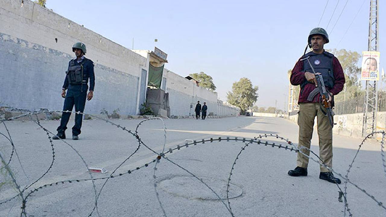 Pakistan: పాకిస్తాన్‌లో మరోసారి ఉగ్రదాడి.. 10 మంది పోలీసులు మృతి..