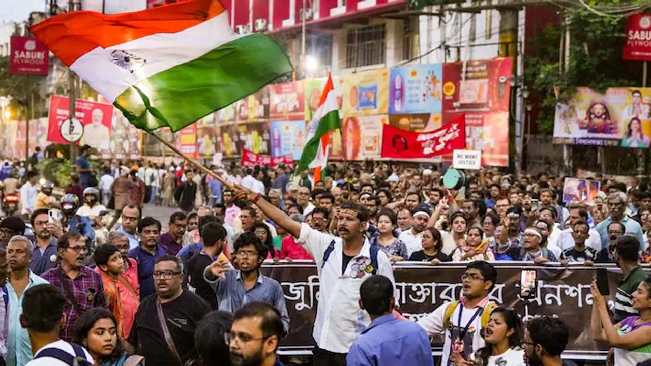 Kolkata: డాక్టర్ల సామూహిక రాజీనామాలు తిరస్కరణ.. వ్యక్తిగతంగా సమర్పించాలన్న ప్రభుత్వం