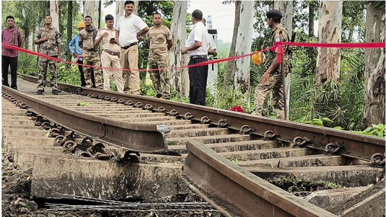 Jharkhand: జార్ఖండ్‌లో దుండగుల దుశ్చర్య.. రైల్వే ట్రాక్ పేల్చివేత