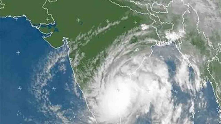 AP Weather Update: బంగాళాఖాతంలో బలహీనపడ్డ అల్పపీడనం.. ఏపీకి వర్ష సూచన