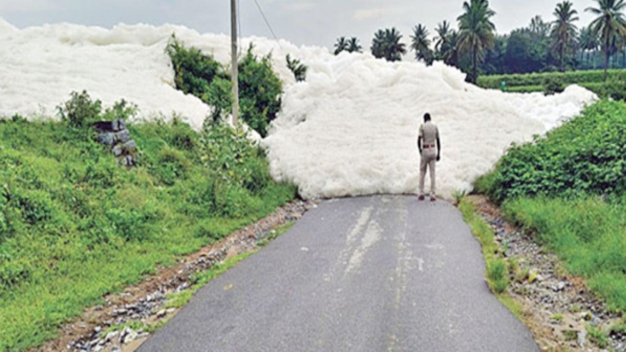 River Foam: మేఘం నేలపైకి వచ్చిందనుకుంటున్నారా..?