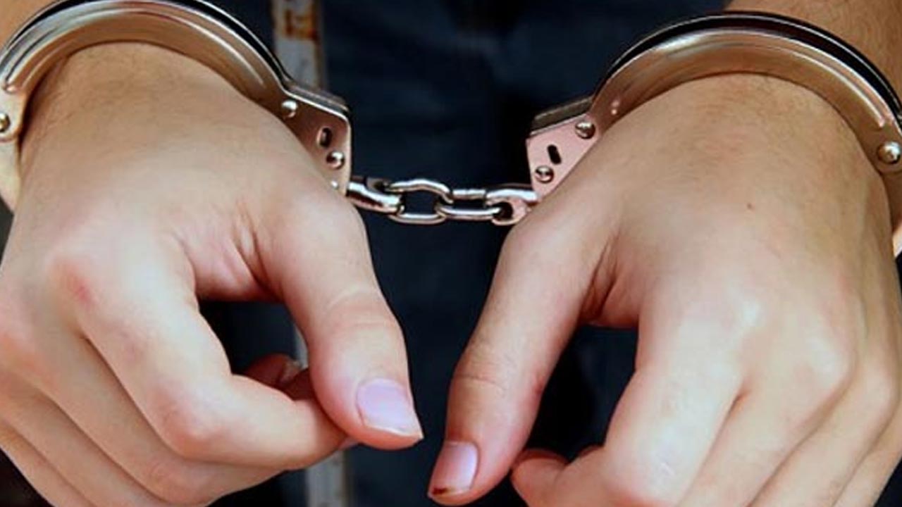 Hyderabad: పోలీసుల అదుపులో సికింద్రాబాద్ సబ్ రిజిస్ట్రార్..